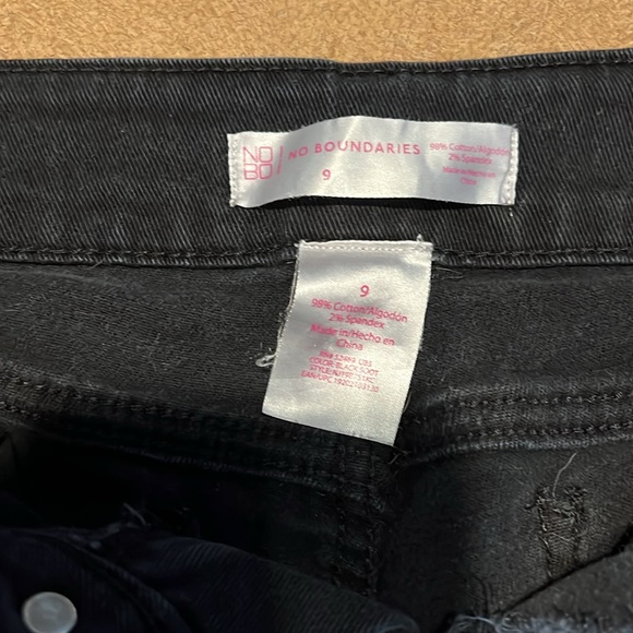 No Boundaries black Jean shorts size 9. - Picture 5 of 6